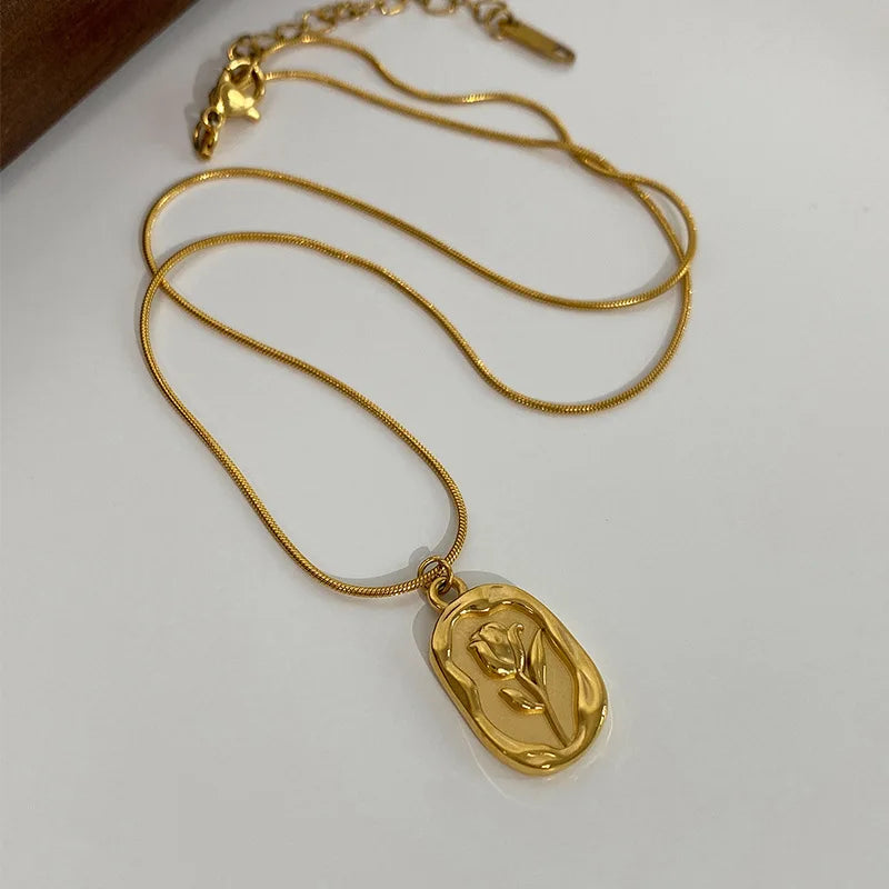 Collier Rose Élégance