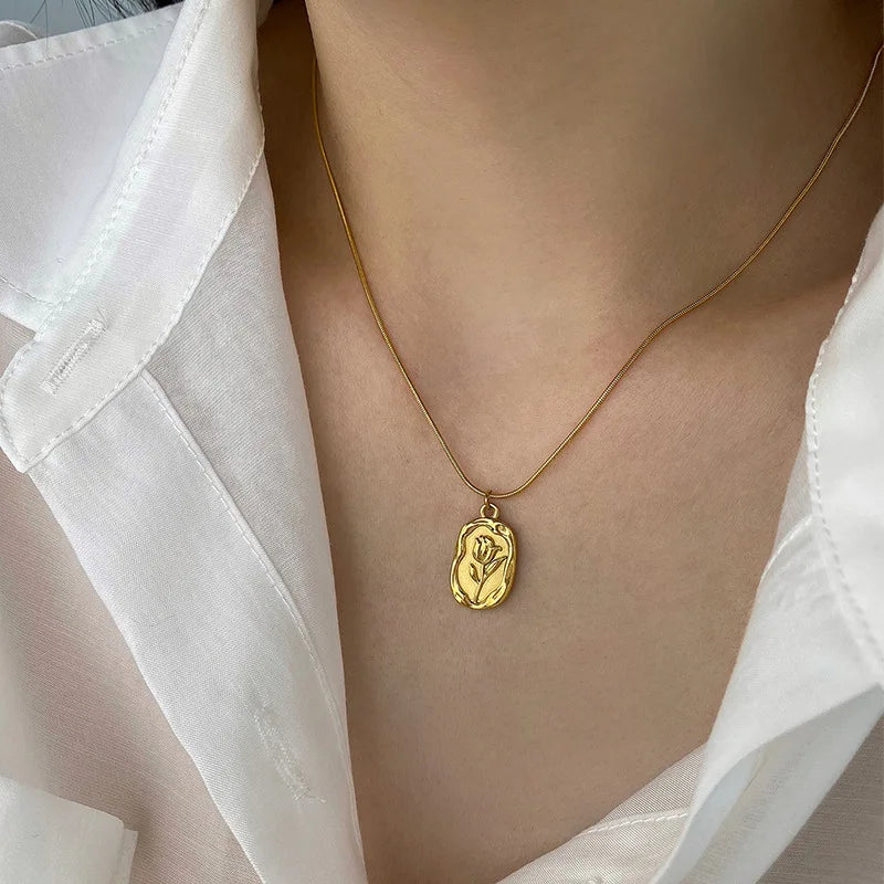 Collier Rose Élégance