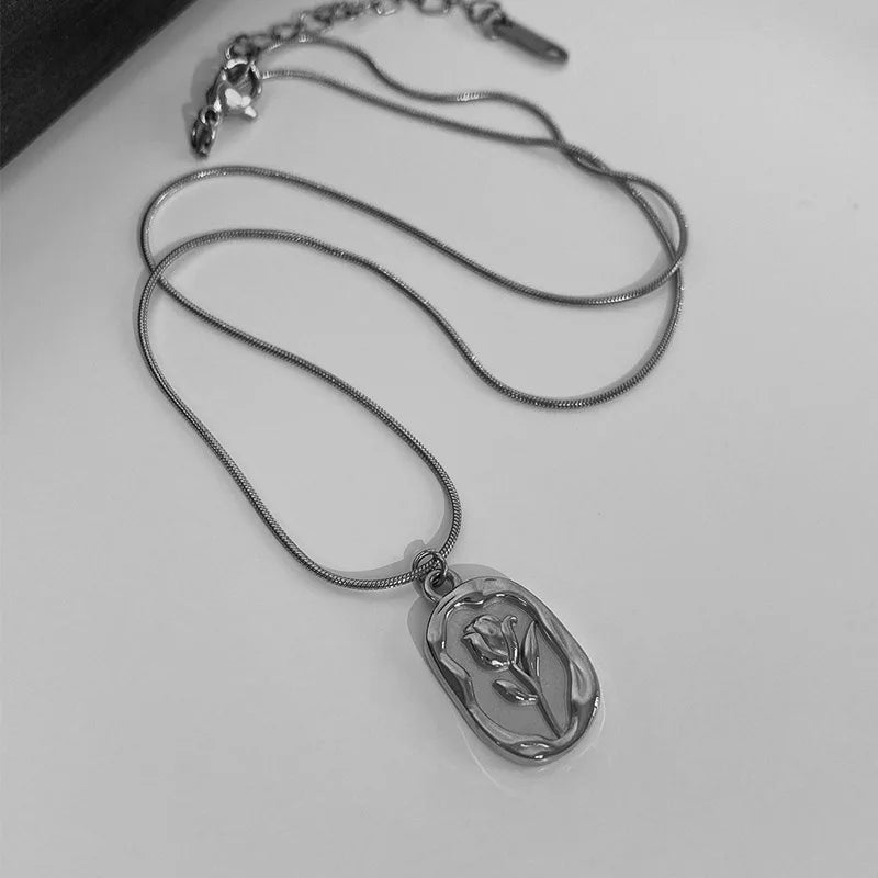 Collier Rose Élégance