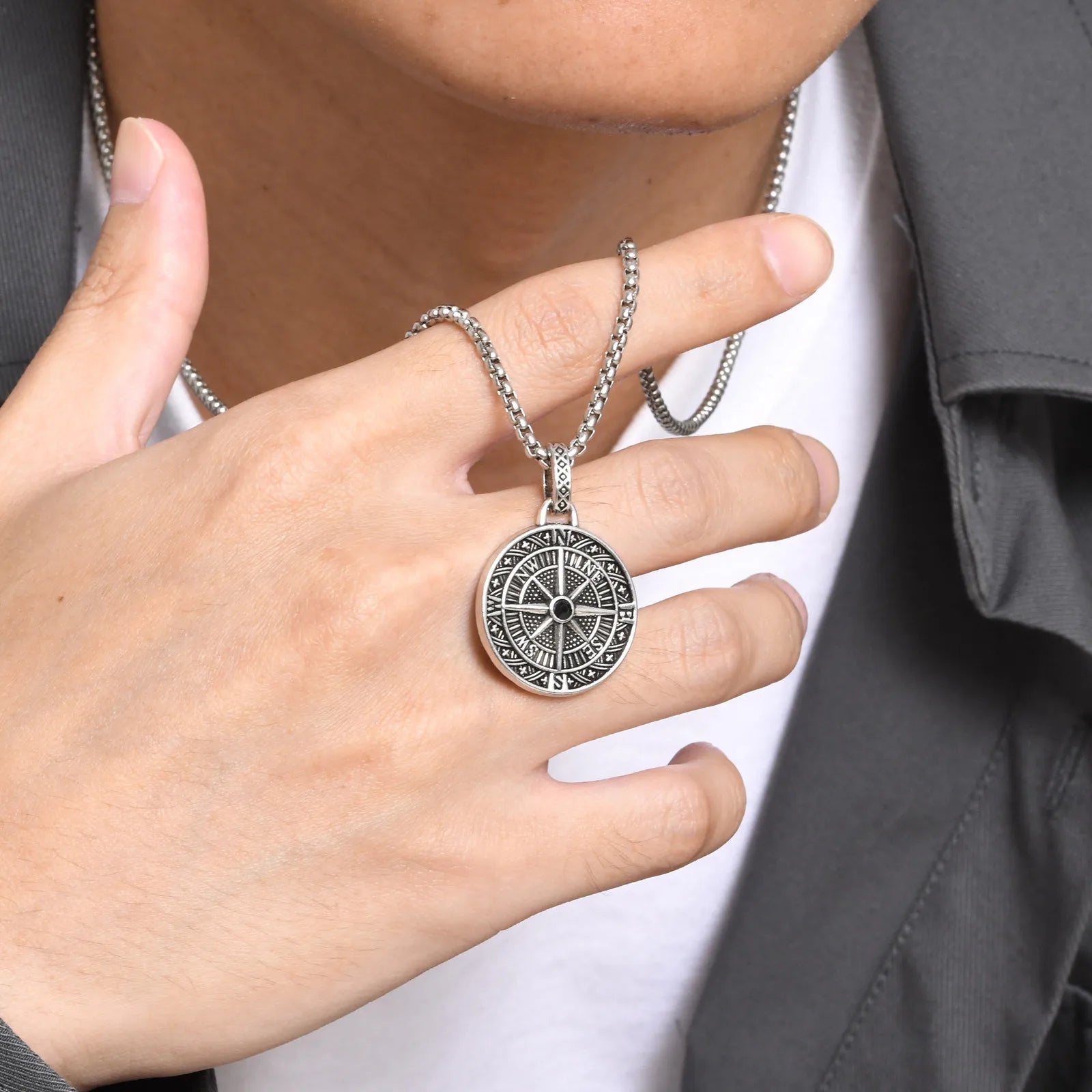 Collier Compass