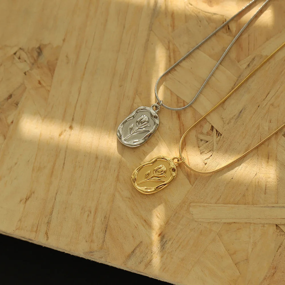 Collier Rose Élégance